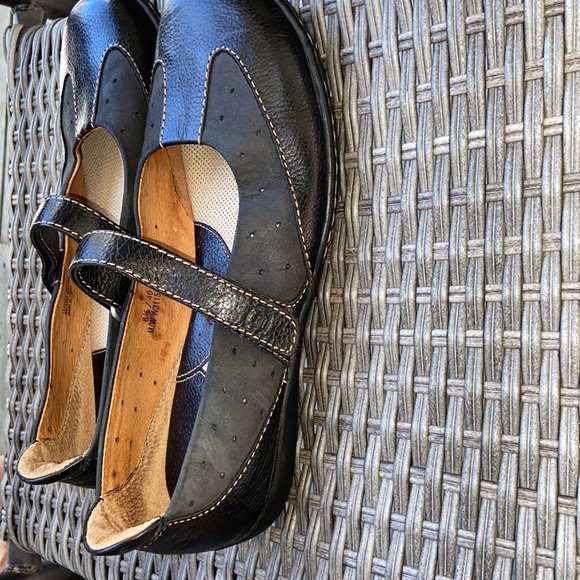 Born Mary Jane with Velcro strap black 8.5/40 leather upper EUC - Picture 9 of 10